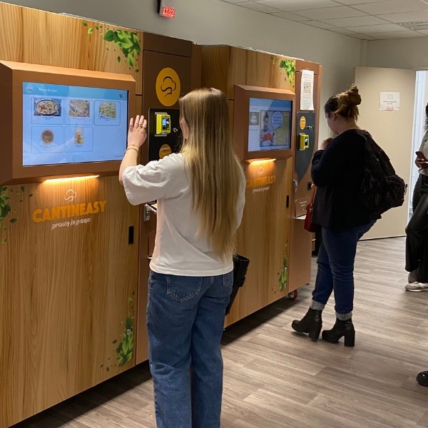 Une cantine connectée pour les étudiants : notre client raconte