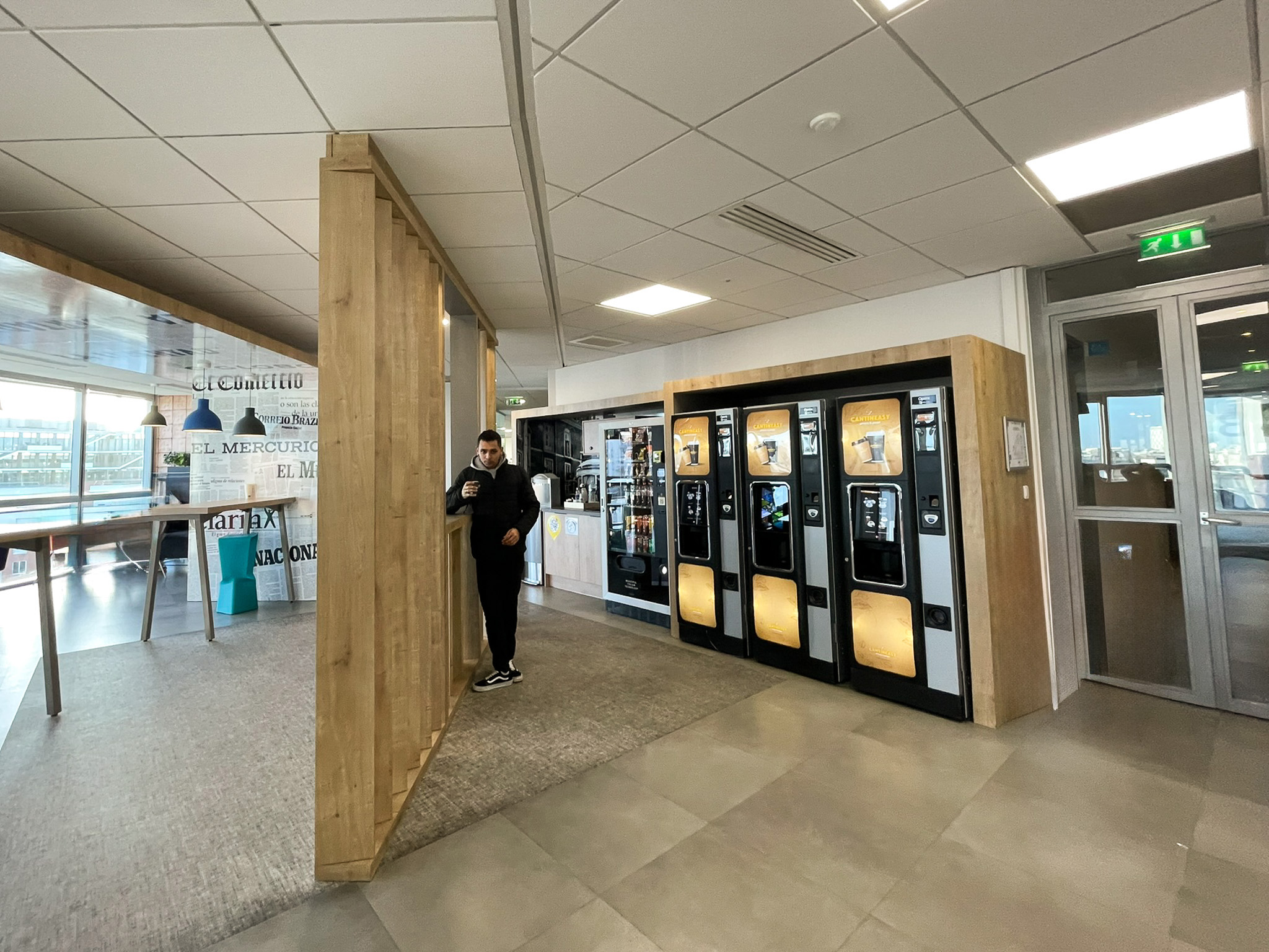 Distributeurs automatiques Cantineasy de boissons chaudes, froides et de snacks à Tractebel.
